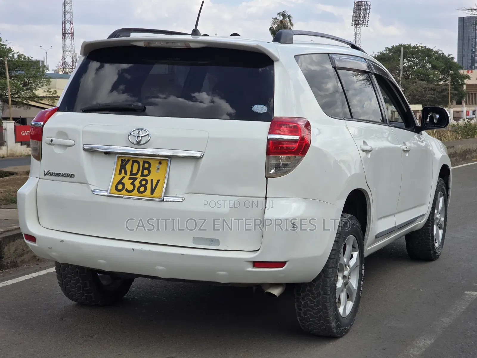 Toyota Vanguard 2013 White