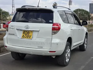 Toyota Vanguard 2013 White