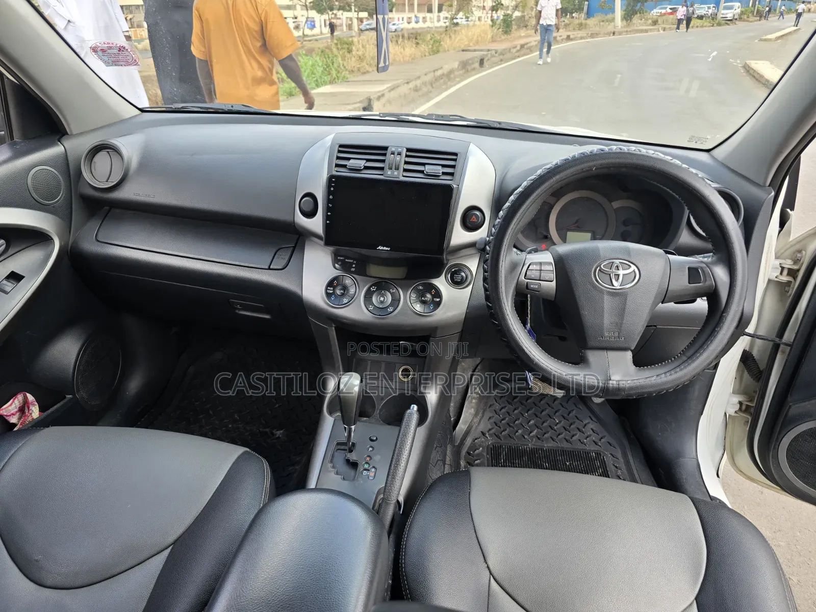 Toyota Vanguard 2013 White