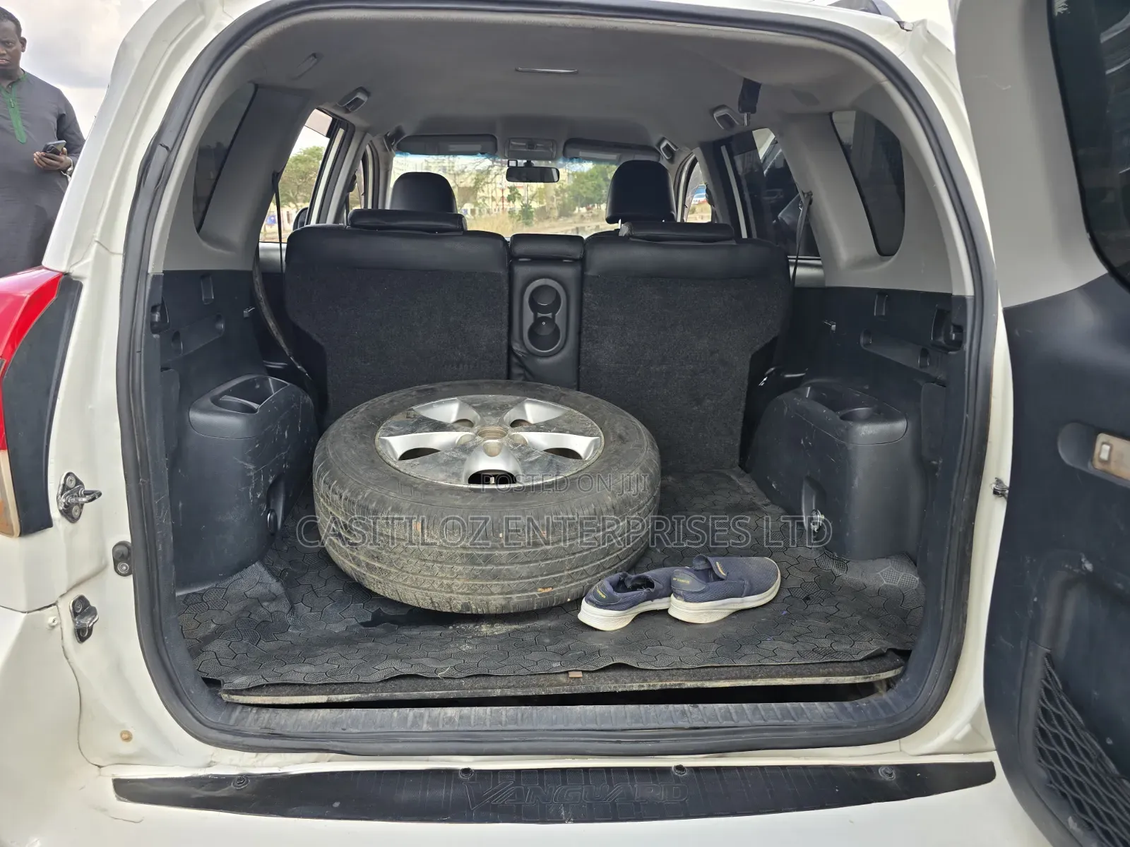 Toyota Vanguard 2013 White