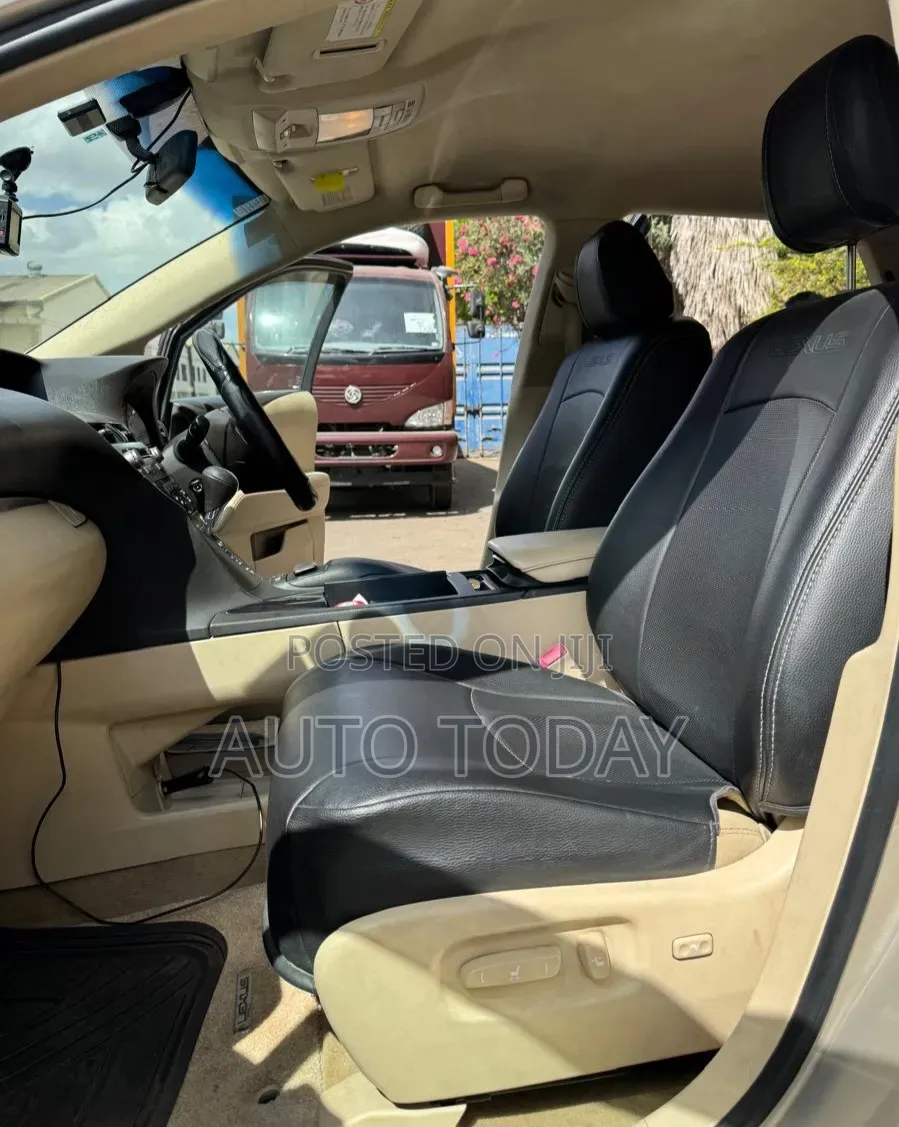 Lexus RX 270 2012 Gold