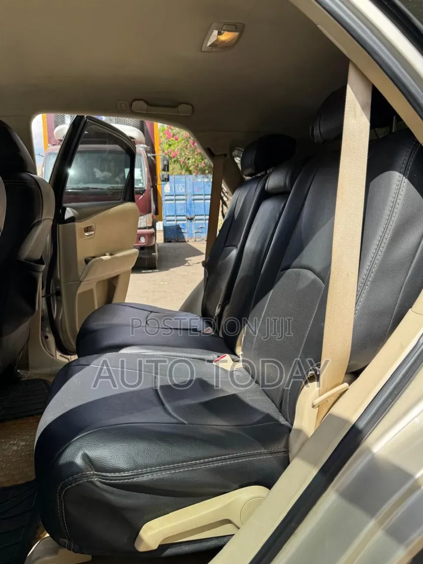 Lexus RX 270 2012 Gold