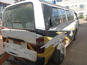 Toyota HiAce 2000 White