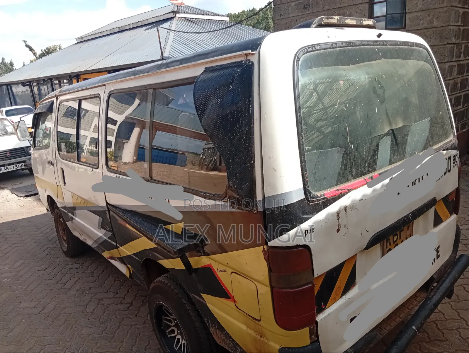 Toyota HiAce 2000 White