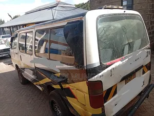 Toyota HiAce 2000 White