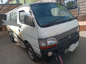 Toyota HiAce 2000 White