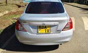 Nissan Tiida 2014 Silver