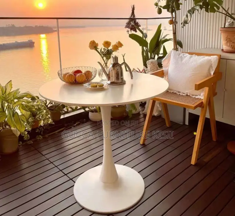 4 Seater Restaurant Eames Dining Round Table