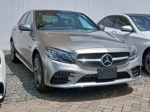 Mercedes-Benz C200 2019 Gold
