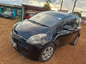 Toyota Ractis 2011