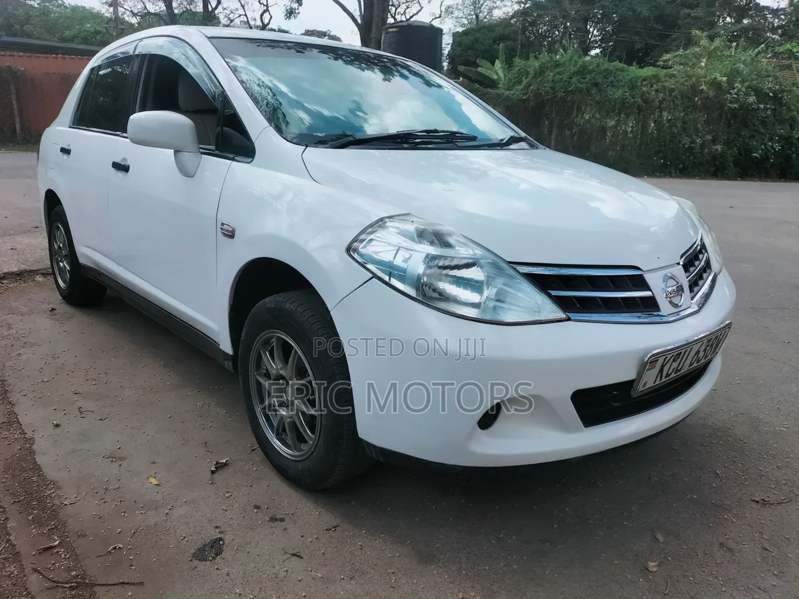 Nissan Tiida 2011 White