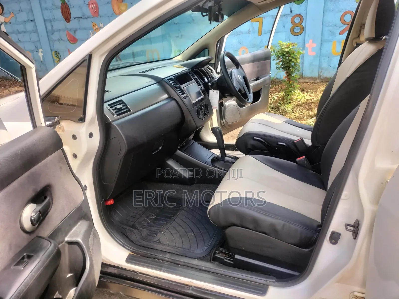 Nissan Tiida 2011 White