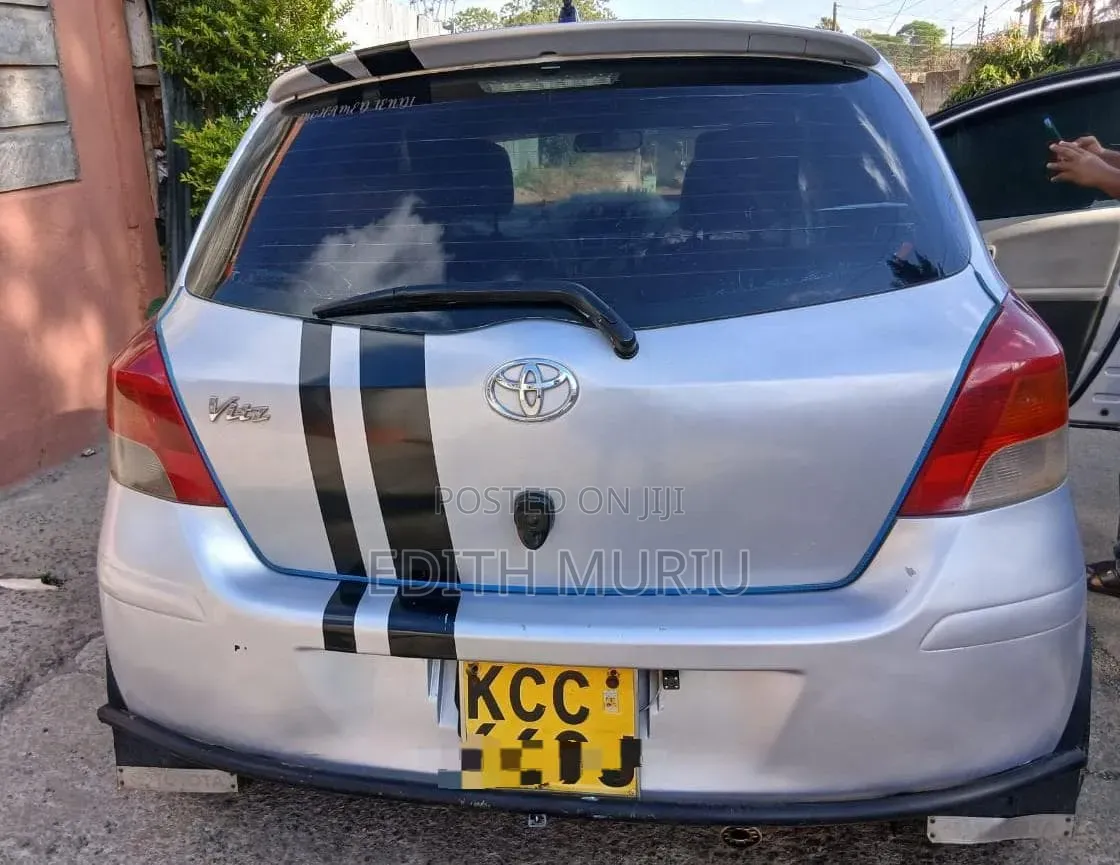 Toyota Vitz 2007 Silver