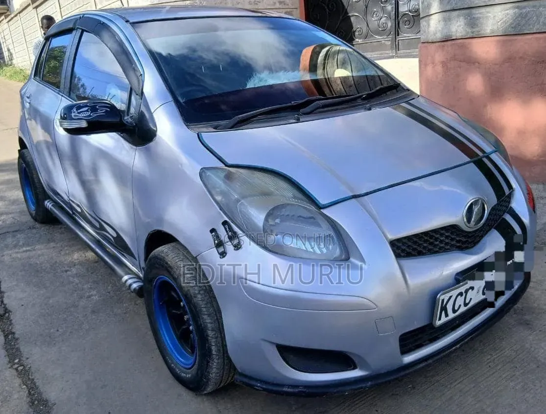 Toyota Vitz 2007 Silver