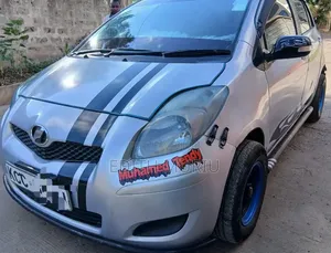 Toyota Vitz 2007 Silver