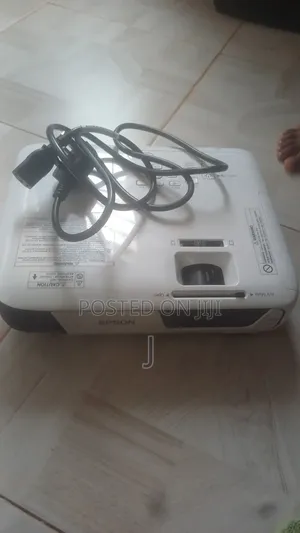 Epson Projector Epson EB-S31 3LCD Projector in Good Condition