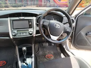 Toyota Corolla Fielder 2018 Silver