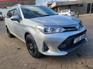 Toyota Corolla Fielder 2017 Silver