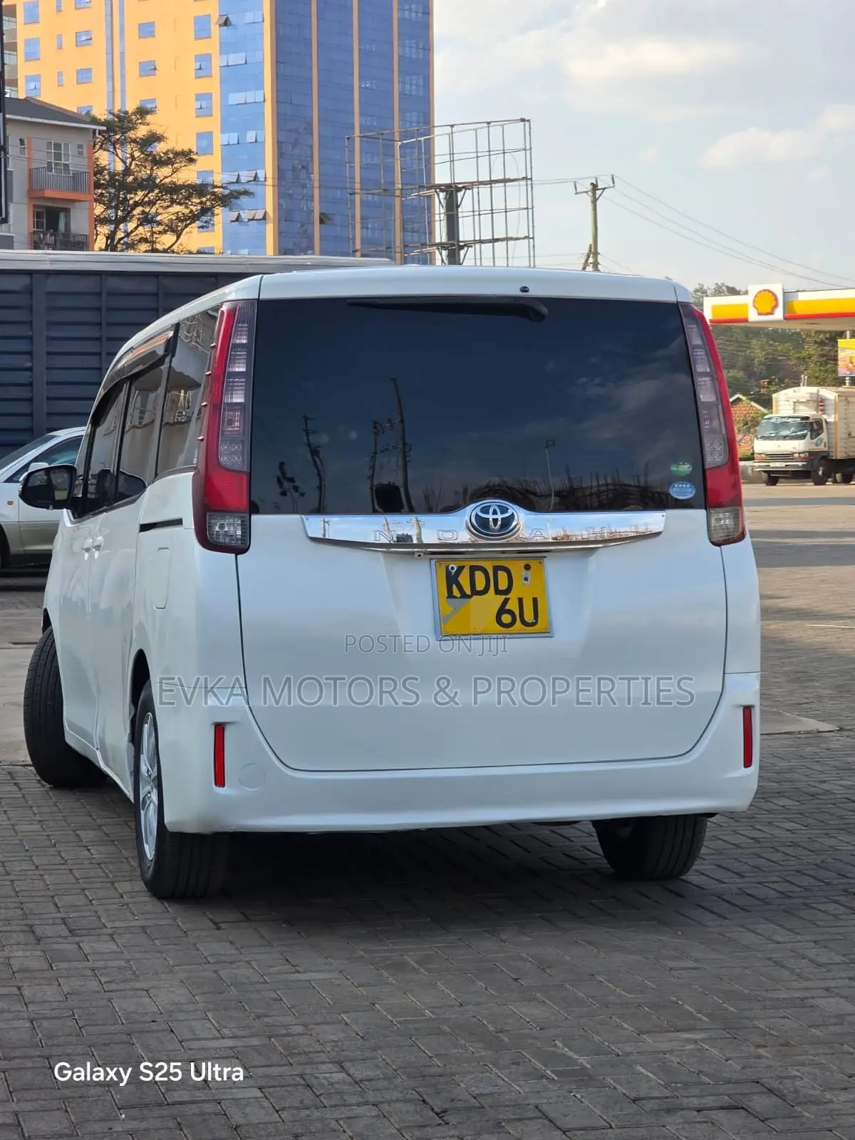 Toyota Noah 2014 White
