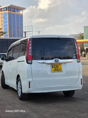 Toyota Noah 2014 White