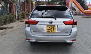 Toyota Corolla Fielder 2018 Silver