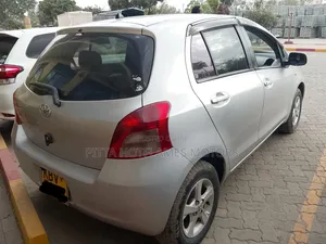 Toyota Vitz 2007 Silver