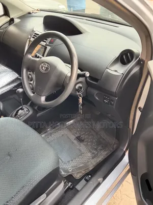 Toyota Vitz 2007 Silver