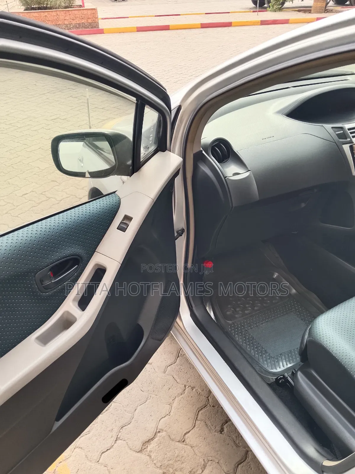 Toyota Vitz 2007 Silver