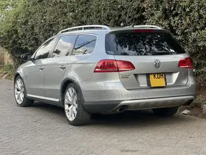 Volkswagen Passat 2015 Gold