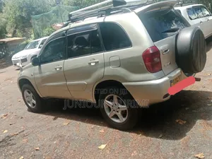 Toyota RAV4 Automatic 2000 Gold