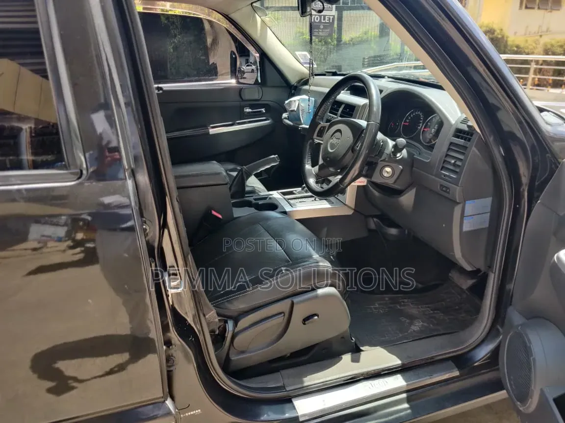 Jeep Cherokee 2010 Black