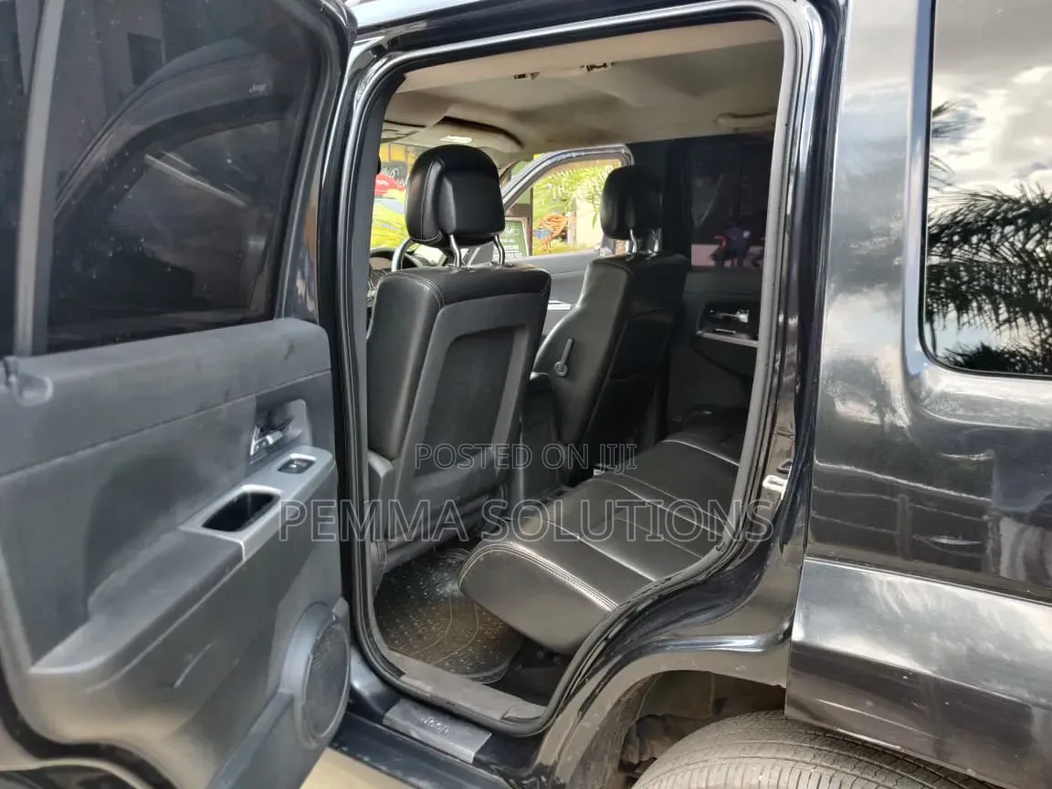 Jeep Cherokee 2010 Black