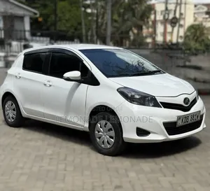 Toyota Vitz 1.3 FWD 5dr 2013 White