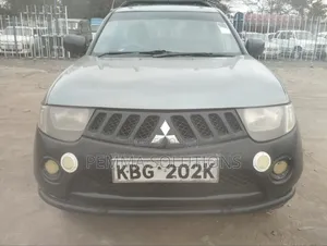Mitsubishi L200 2010 Gray