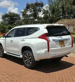 Mitsubishi Pajero 2022 White