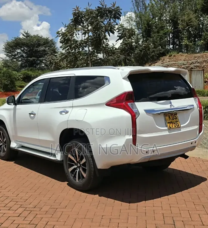 Mitsubishi Pajero 2022 White