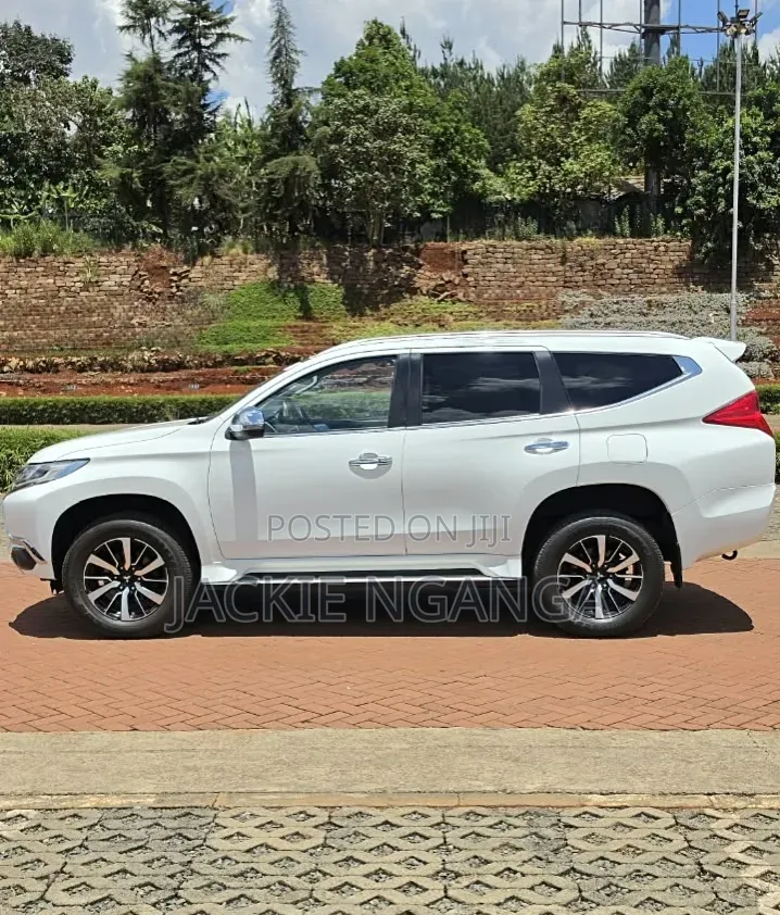 Mitsubishi Pajero 2022 White