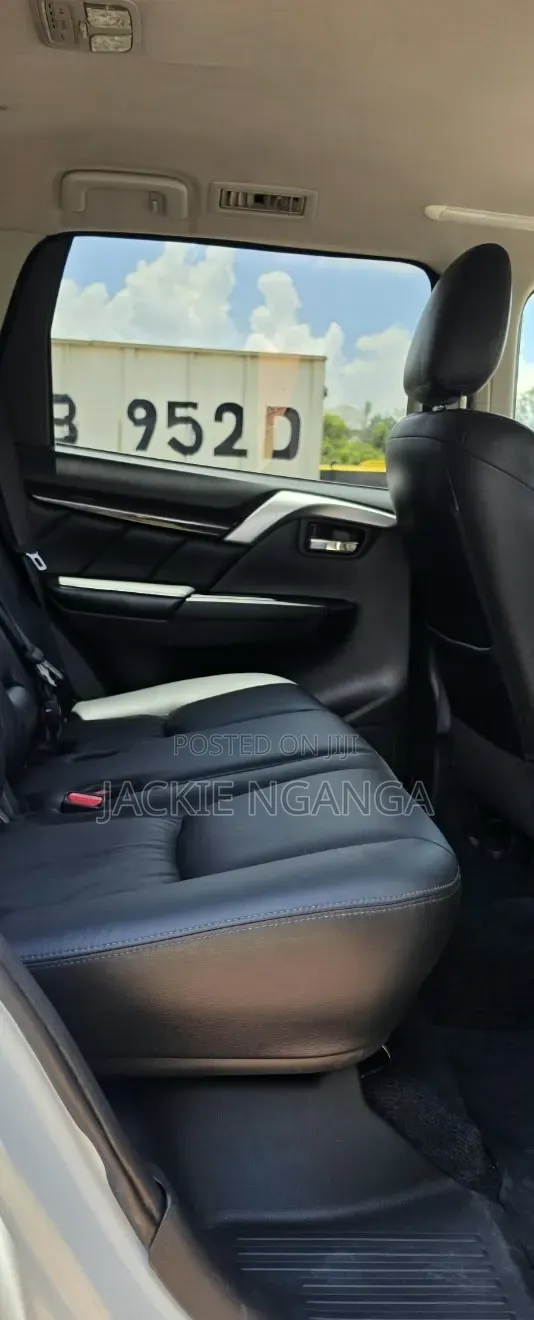Mitsubishi Pajero 2022 White
