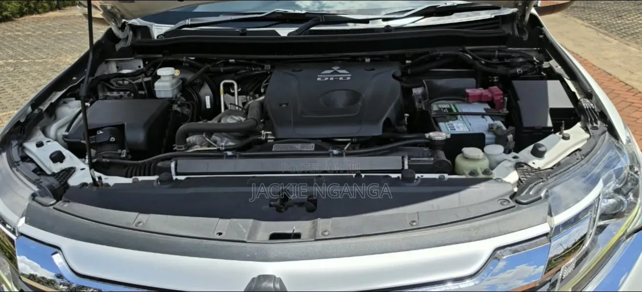 Mitsubishi Pajero 2022 White
