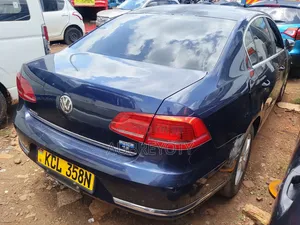 Volkswagen Passat 2013 Blue