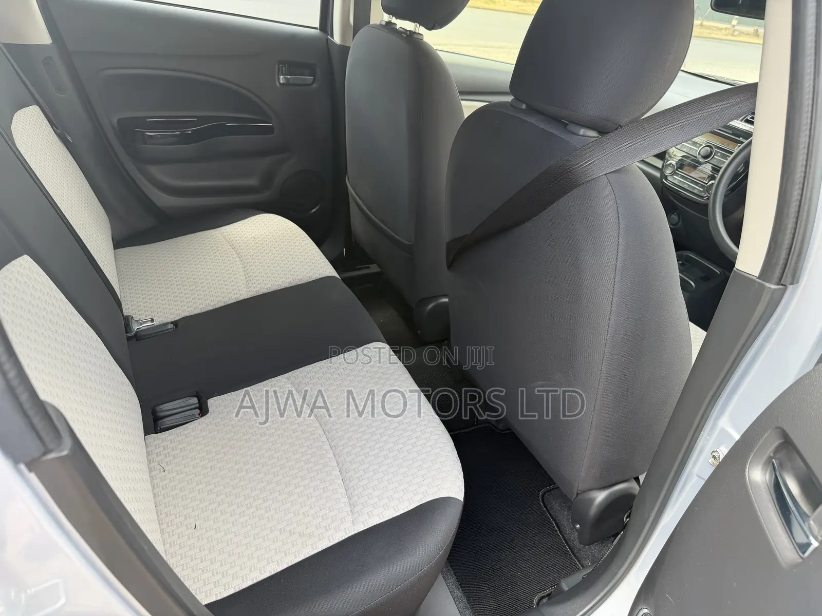 Mitsubishi Mirage SE 2019 Silver