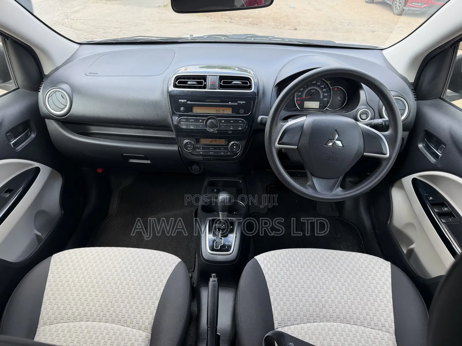 Mitsubishi Mirage SE 2019 Silver