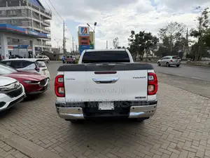 Toyota Hilux Revo Double Cab Deisel 2.4 AWD 2021 White