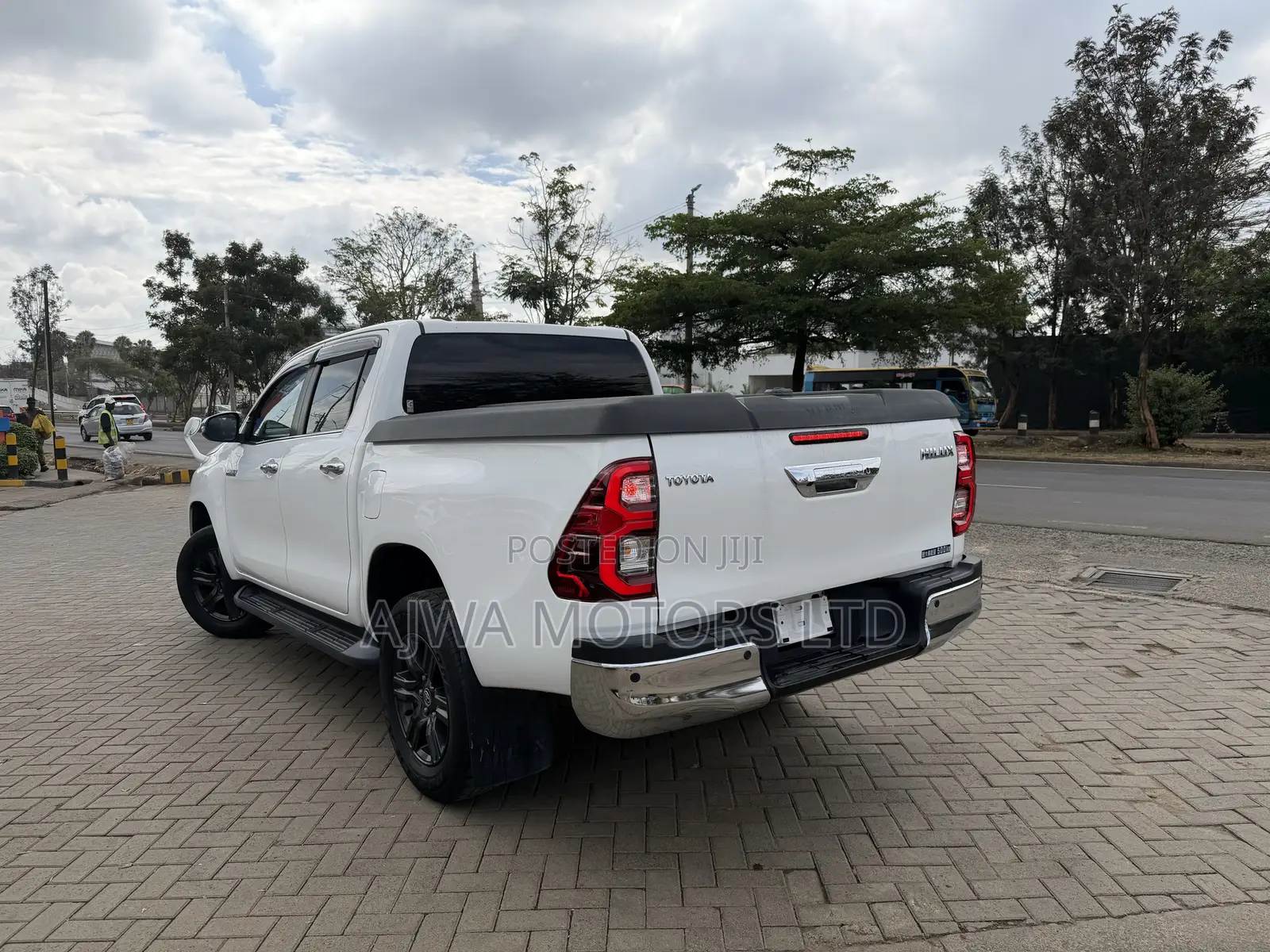 Toyota Hilux Revo Double Cab Deisel 2.4 AWD 2021 White
