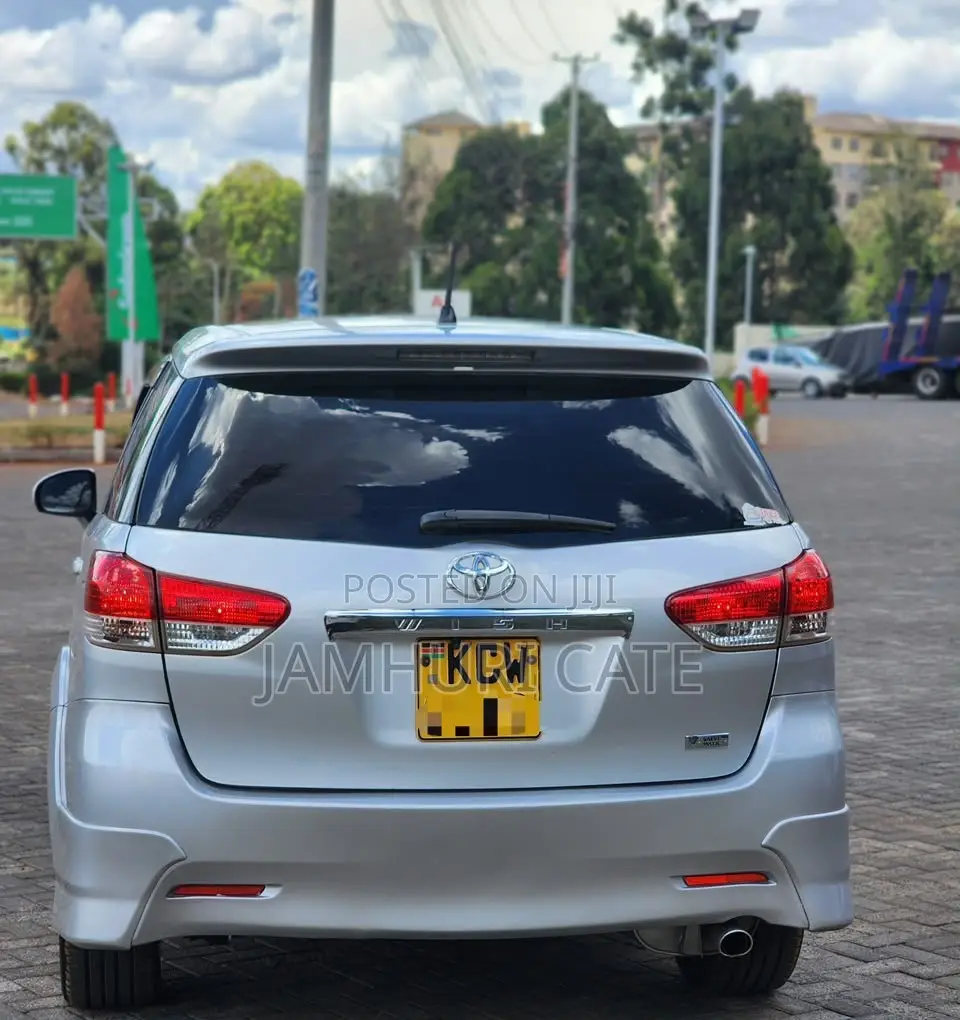 Toyota Wish 2012 Silver