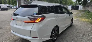 Honda Fit Shuttle 2019 White