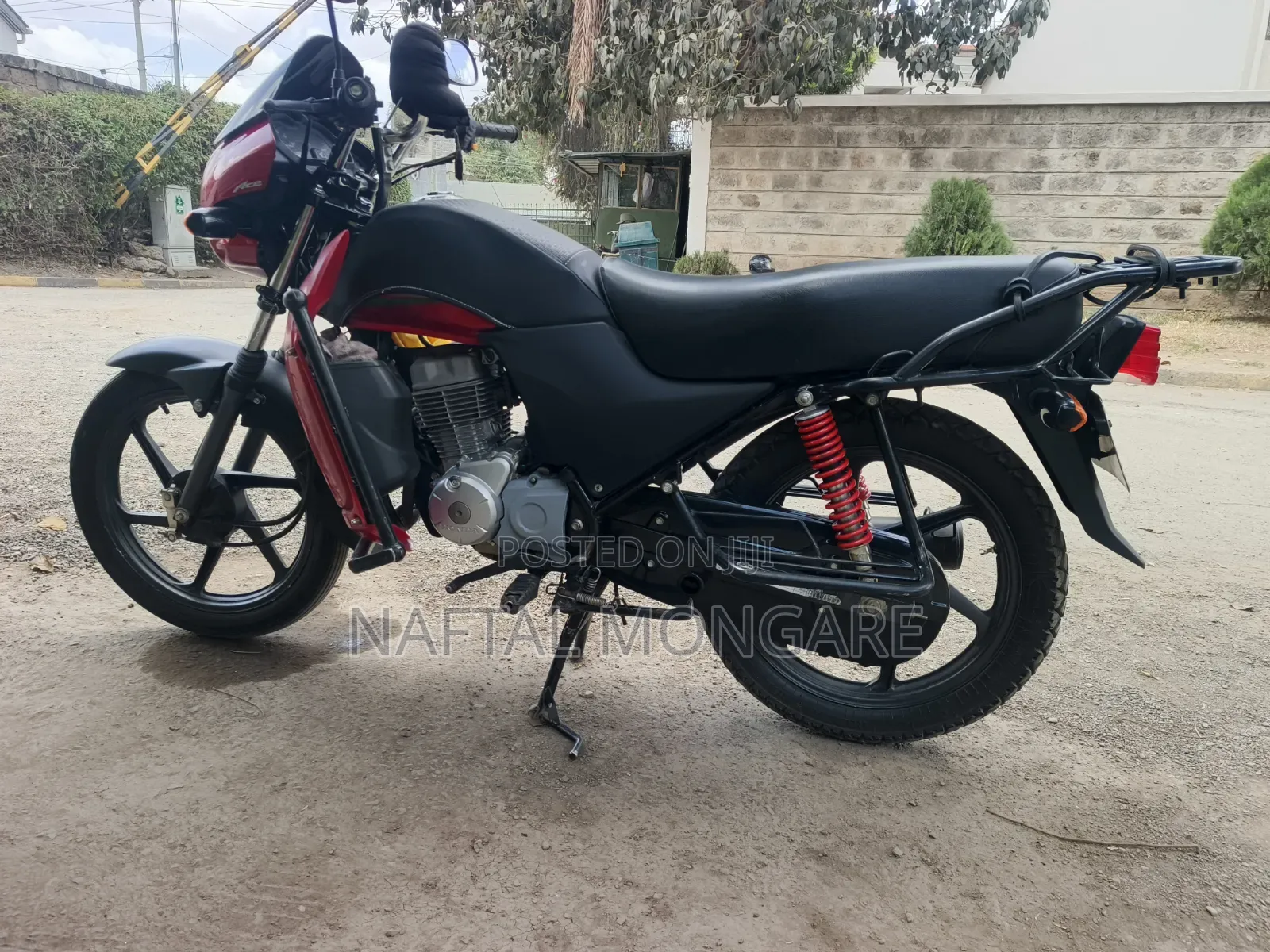 Honda CB 2025 Red