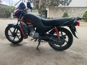 Honda CB 2025 Red
