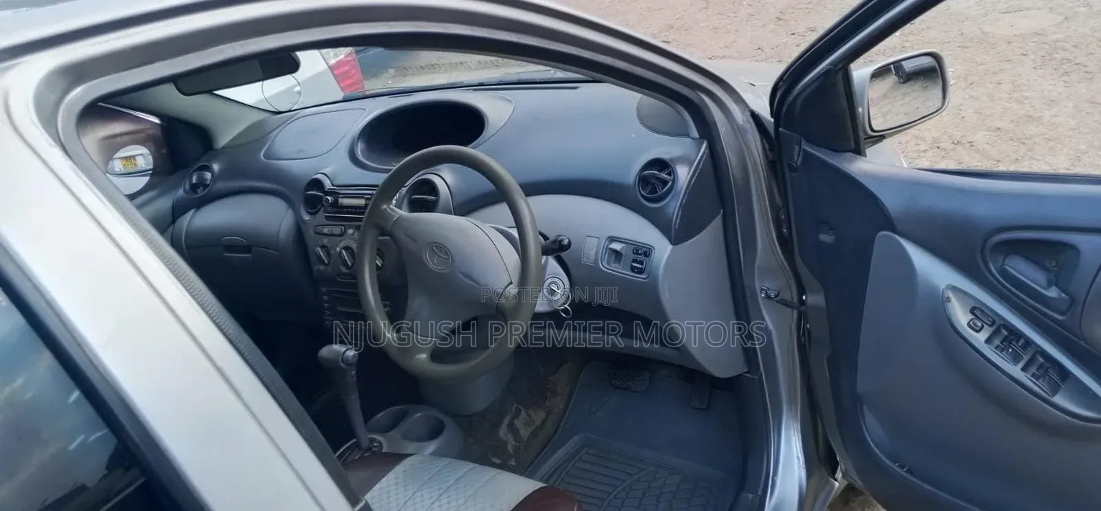 Toyota Vitz 2002 Silver
