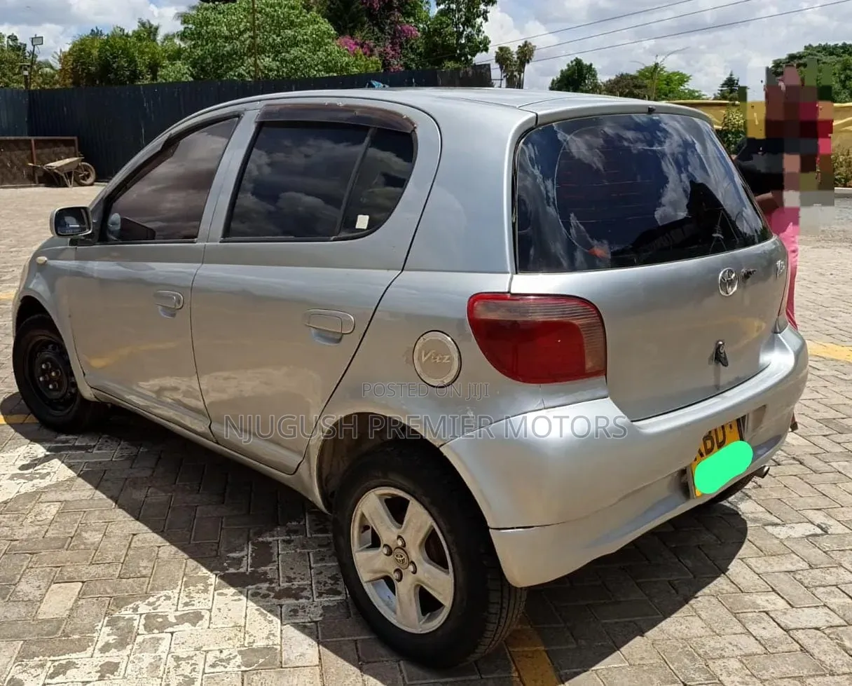 Toyota Vitz 2002 Silver
